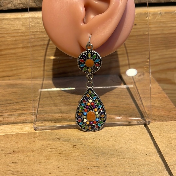 Earrings - Picture 2 of 7